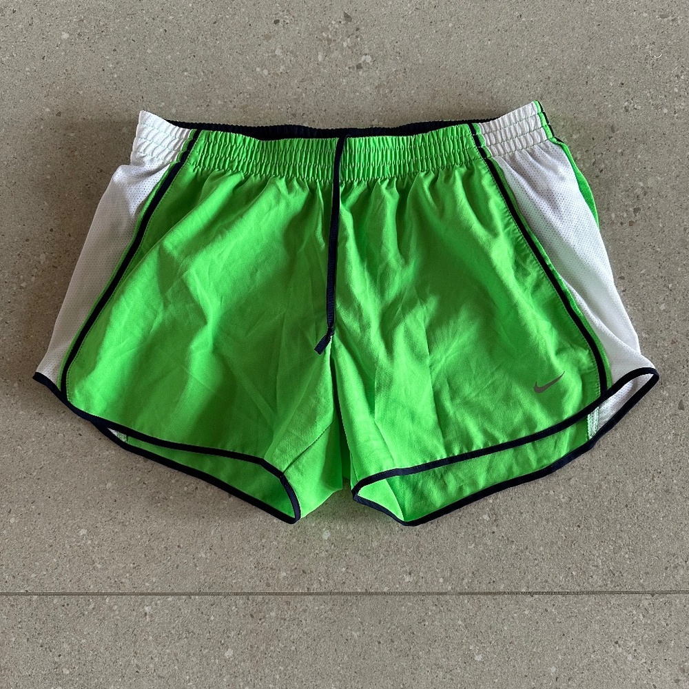 NIKE WOMENS DRI FIT RUNNING SHORTS SIZE MEDIUM